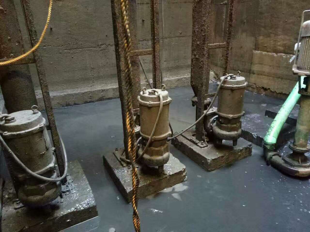 索县污水池清理